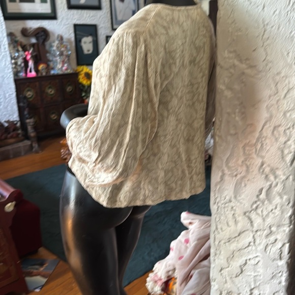 Elegant Cream Button-Up Women's Top - Picture 12 of 16